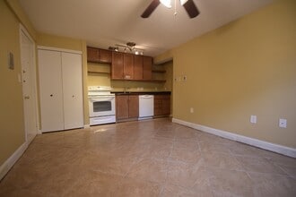 Building Photo - 1 Colonial Village Dr