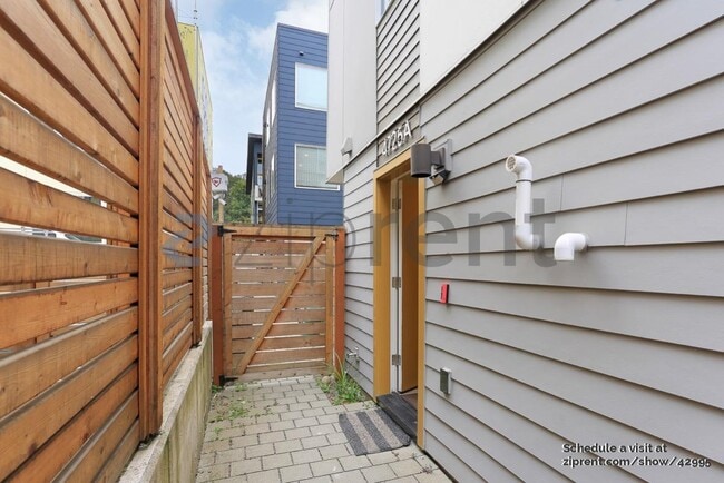 Building Photo - 4725 32nd Ave S
