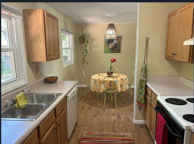 Foto del edificio - 2304 Jackson Bluff Rd