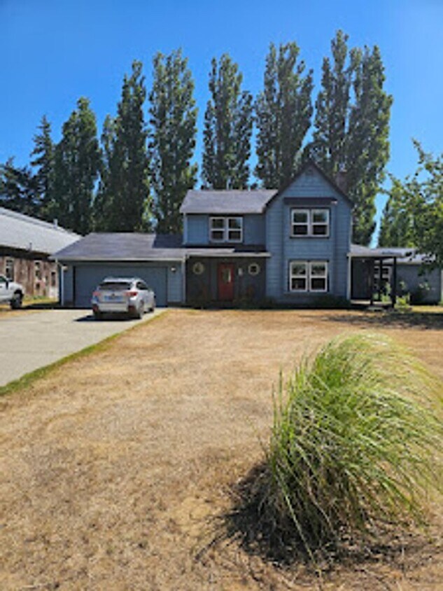 Foto principal - Spacious Two Story, 4 Bedroom, 4 Bathroom ...
