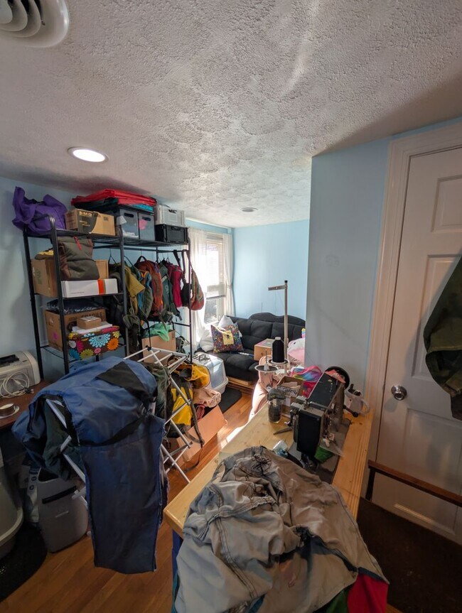 Building Photo - 705 Progress St NE