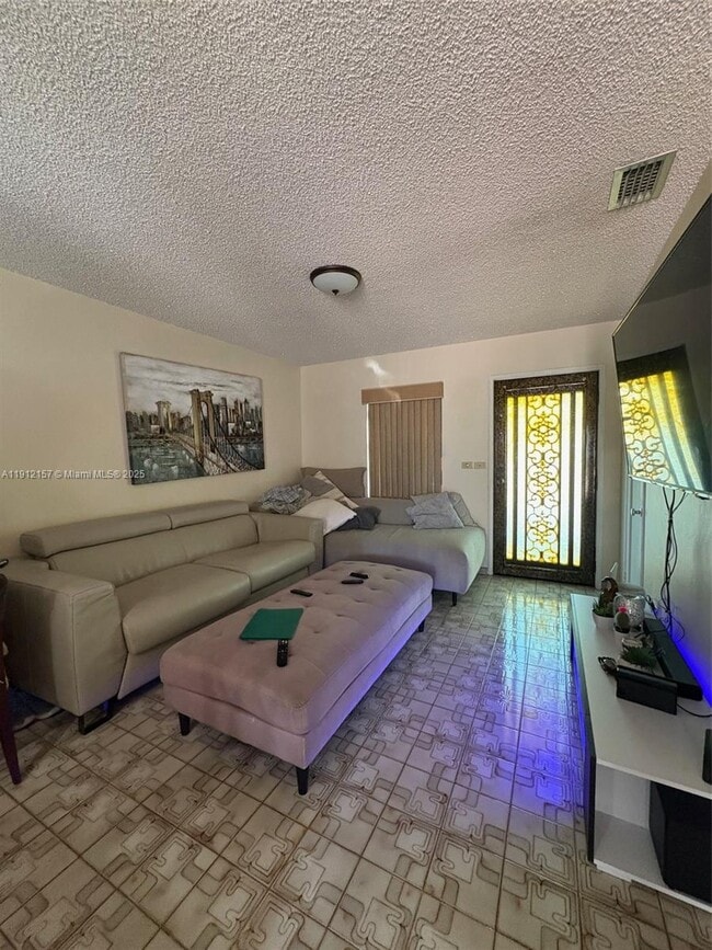 Foto del edificio - 536 E 27th St