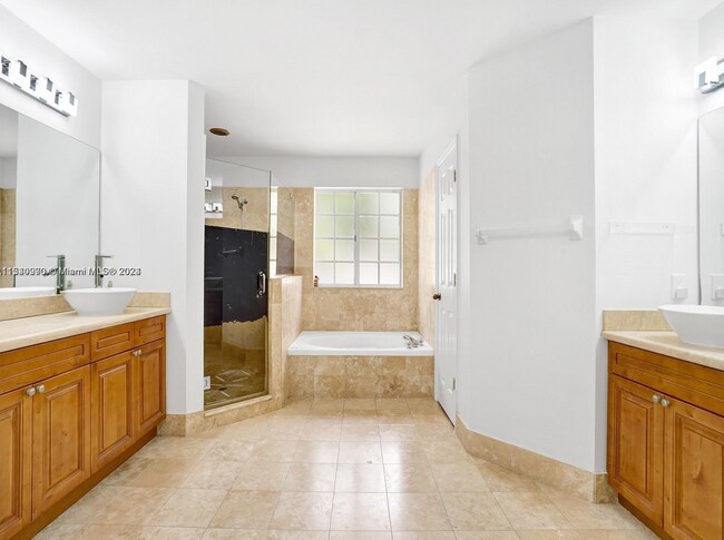 Foto del edificio - 5343 NW 111th Ct