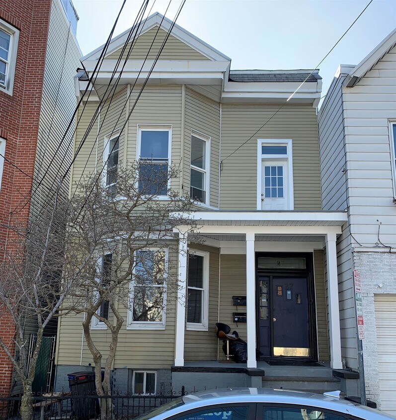 Primary Photo - 27 Bleecker St