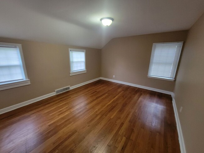 Building Photo - 3600 Grand Ave 3BR/1.5BA (Middletown)