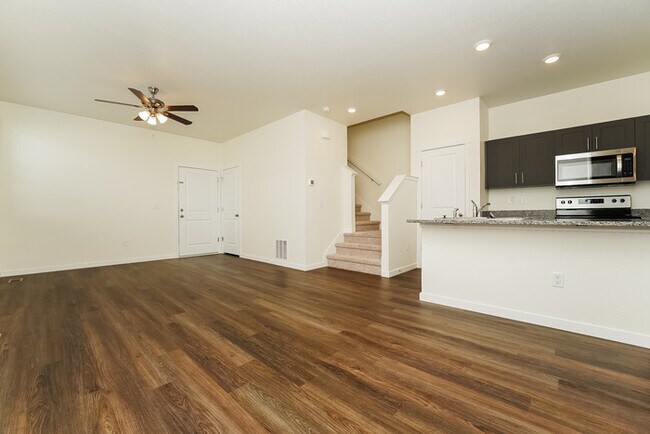Building Photo - Bright & Updated Home in Amber Creek with ...