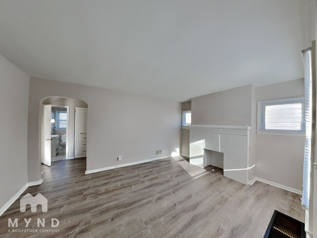 Foto del edificio - 635 Oakwood Ave