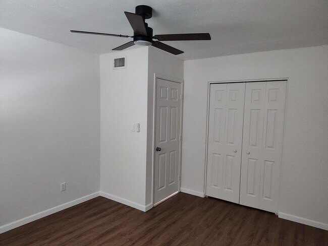 Foto del edificio - 2179 E Palmcroft Dr