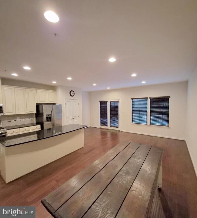 Foto del edificio - 9128 Landon House Ln