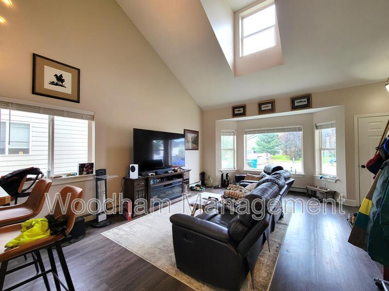 Foto principal - 306 Golden Valley Dr