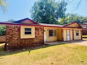 Building Photo - 808 Catherine Dr