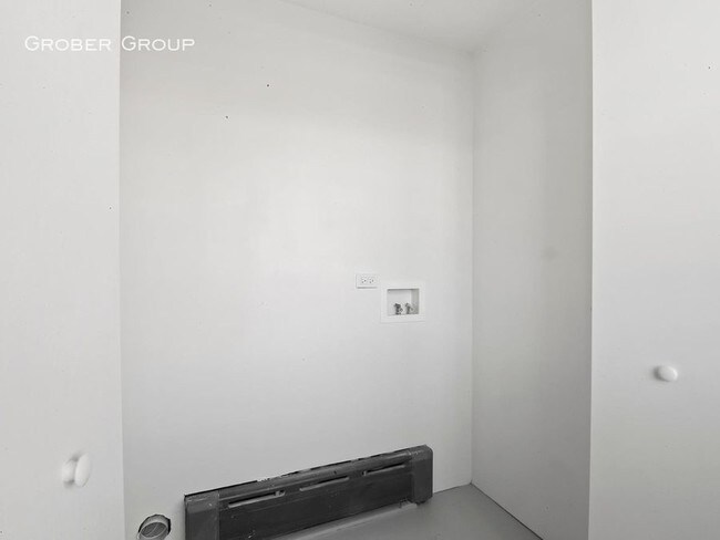 Building Photo - 7643 Monroe St - 1 - 3 beds, 1 full bath