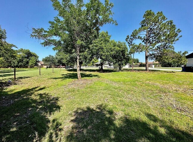 Foto del edificio - 3215 Oakwood Dr