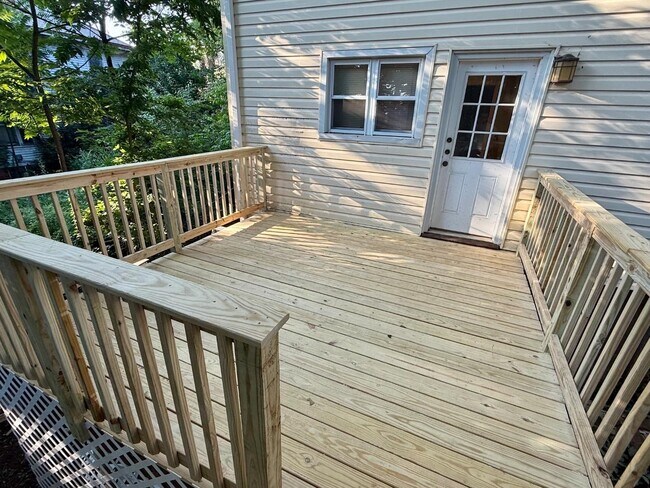 Foto del edificio - 1325-1331 Ruffner Pl