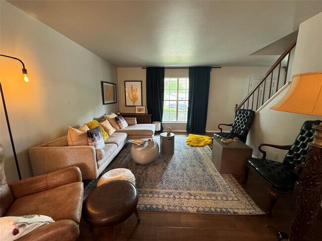 Foto del edificio - 6904 Langston Dr