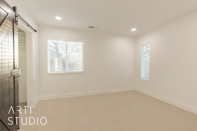 Building Photo - "Stunningly Remodeled 4-Bedroom, 3-Bathroo...