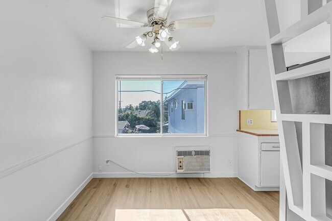 Foto del edificio - 6120 Radford Ave