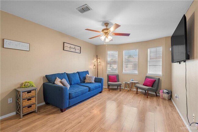 Building Photo - 1804 Oasis Dr