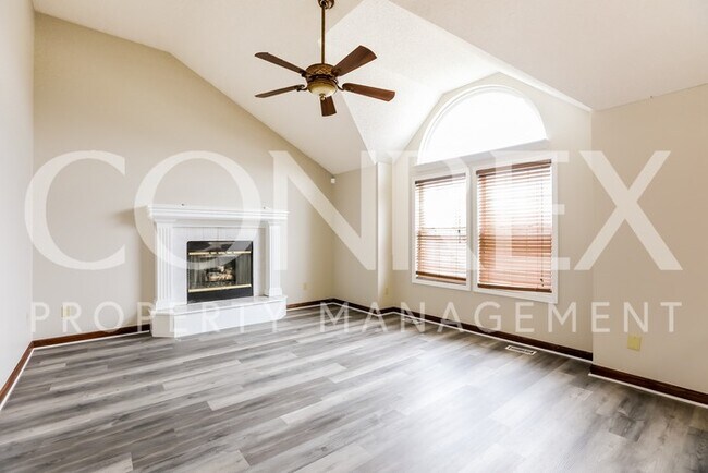 Building Photo - Spectacular 3BD/3BTH in Raymore!