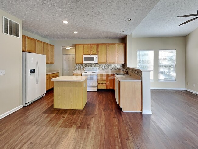 Building Photo - 6031 Delfair Ln