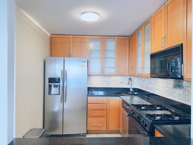 Building Photo - 400 E Randolph St