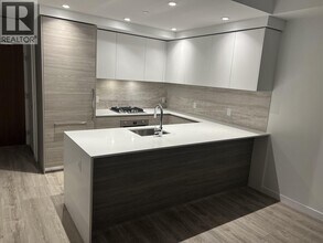 Building Photo - 680 Quayside Dr