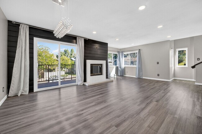 Foto del edificio - Newly renovated 2 bedroom, 2.5 bath townhome available in Chula Vista!