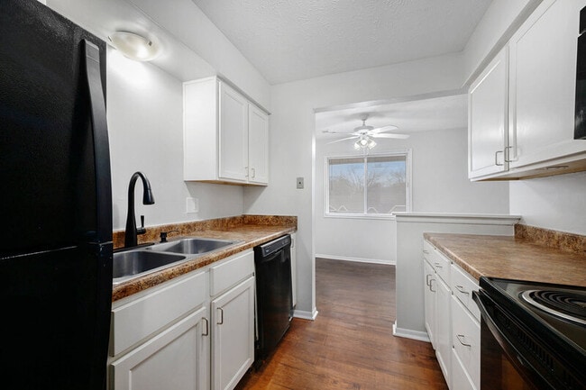 Photo - 11812 Arbor St Apartment