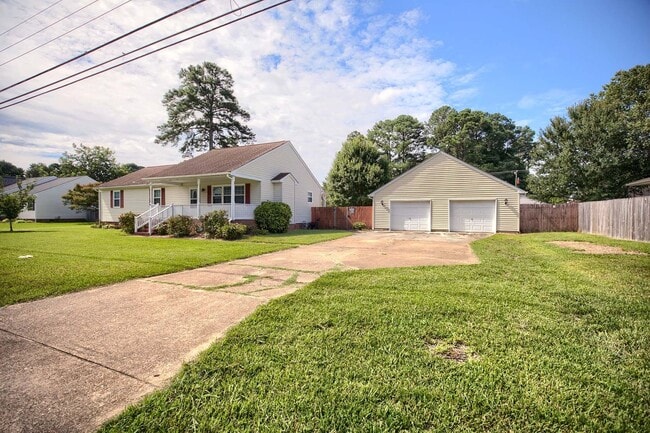 Building Photo - 335 Park Manor Rd