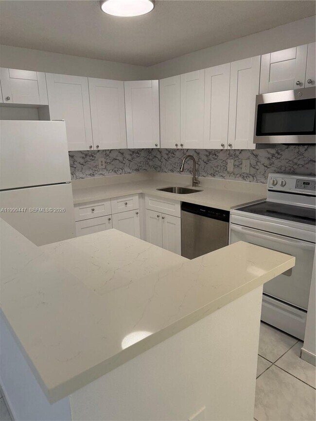 Foto del edificio - 823 NE 199th St