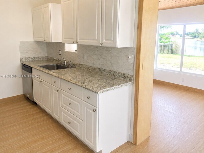 Foto del edificio - 3300 SW 32 Ave