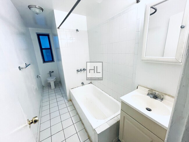 Building Photo - Large 1 Bed | East 56 Street/ 2nd Avenue