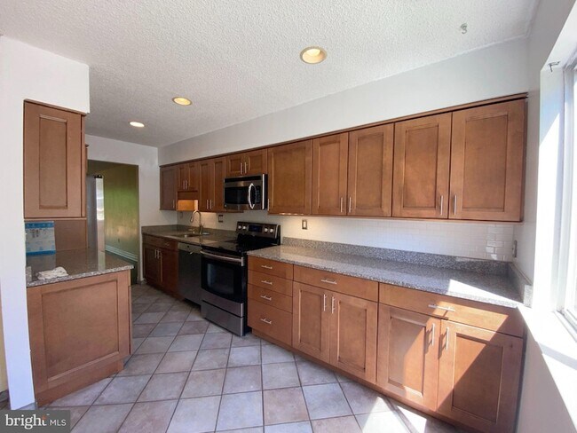 Building Photo - 326 Brigade Ct