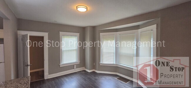 Building Photo - Beautiful 3 Bedroom 2 Bathroom in Kansas City!