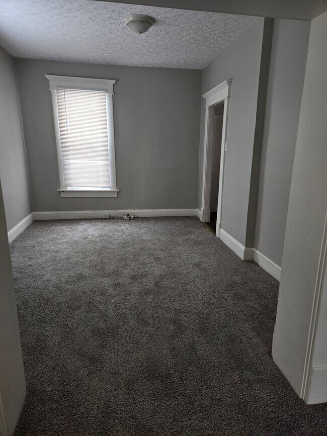 Building Photo - Beautiful and spacious unit