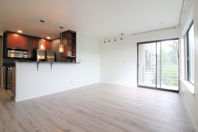 Building Photo - 1312 6th Ave N