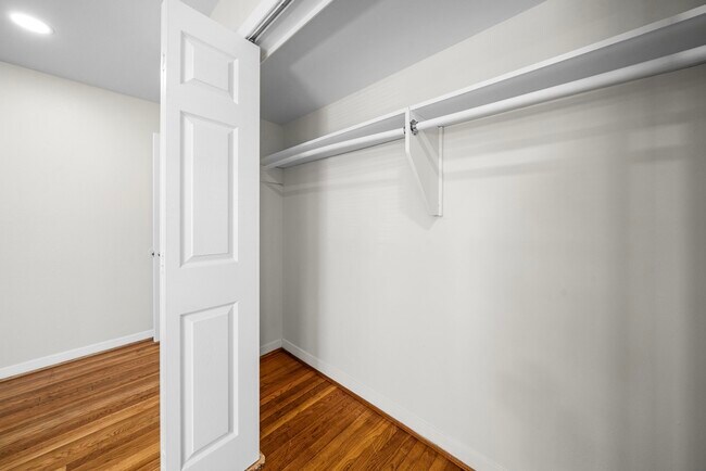 Foto del edificio - 9614 Long Branch Ln