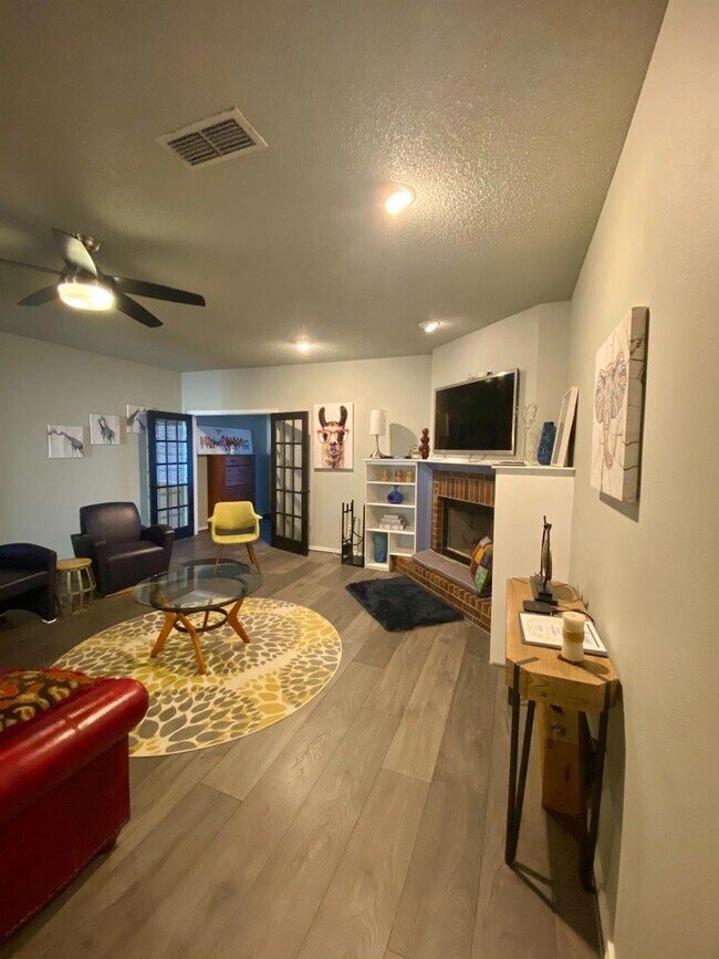 Building Photo - 1703 Kirby Ave