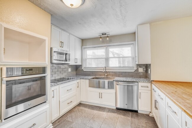 Building Photo - 17828 Cluster Ct