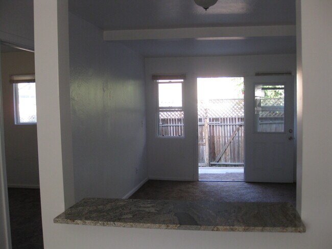 Building Photo - 148 Cooper Ave