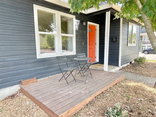 Foto del edificio - Boise Neighborhood 2-Story with Hardwood F...