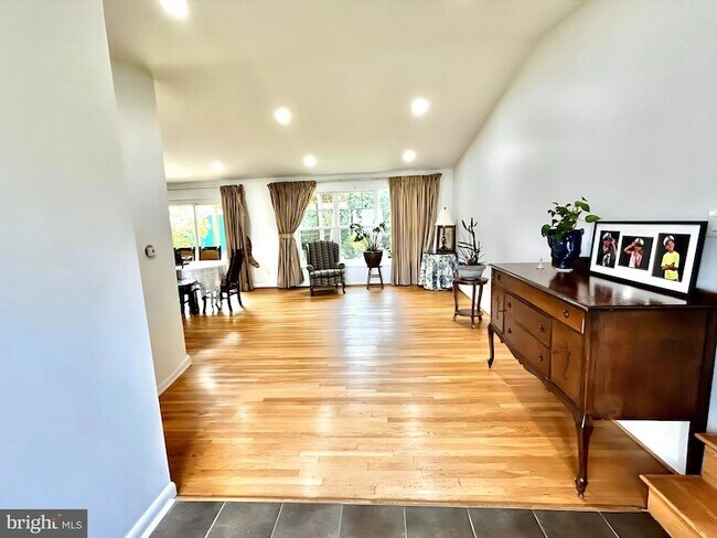 Building Photo - 10202 McGovern Dr