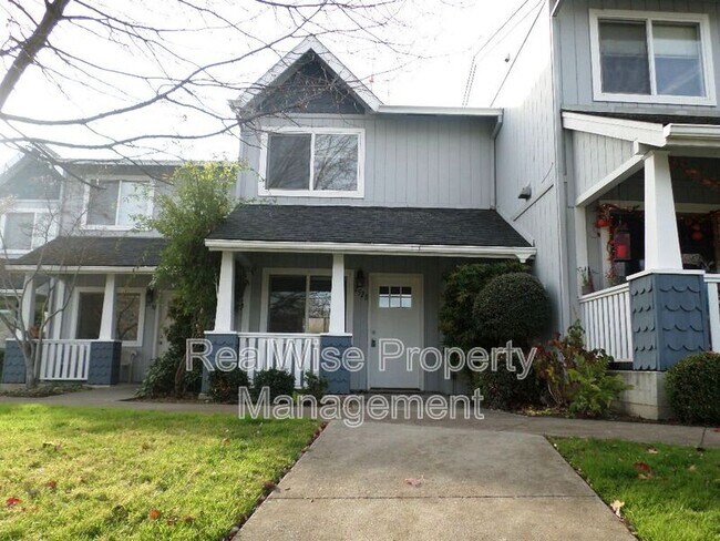Building Photo - 2528 Siskiyou Blvd
