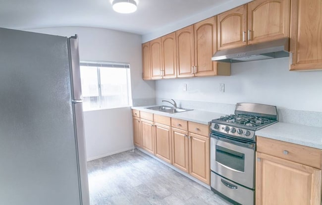 Building Photo - 2 Bedroom/1 Bathroom - Isla Vista