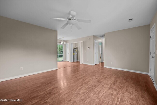 Foto del edificio - 180 Ashbury Park Ln