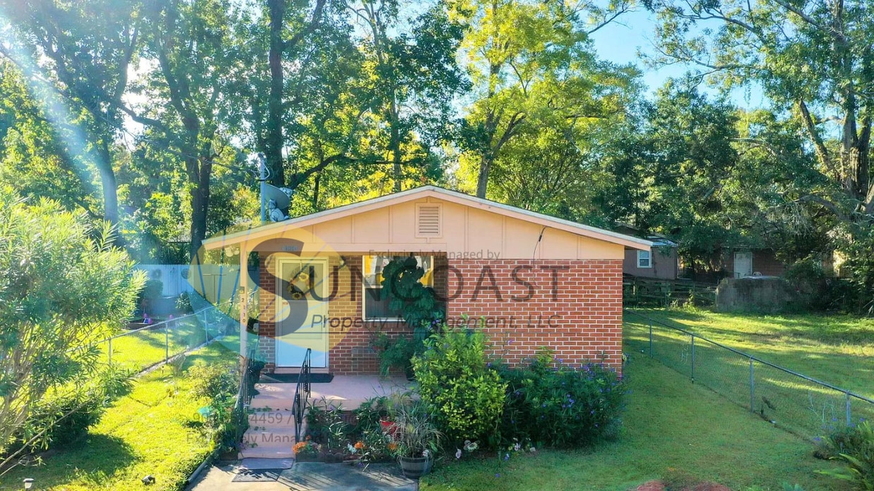 Primary Photo - Cozy 3BR/1BA Home for Rent! FREE TO APPLY!