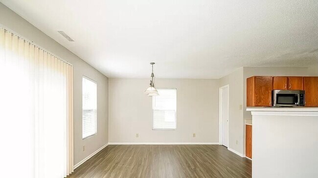 Building Photo - 8405 Wheatfield Dr