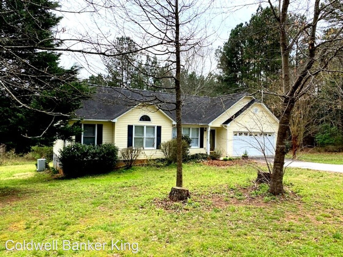 Foto principal - 3 br, 2 bath House - 136 Matthew St.