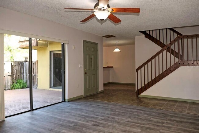 Foto del edificio - 5289 Middle Ct