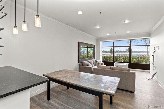 Building Photo - 1001 W Jefferson Ave